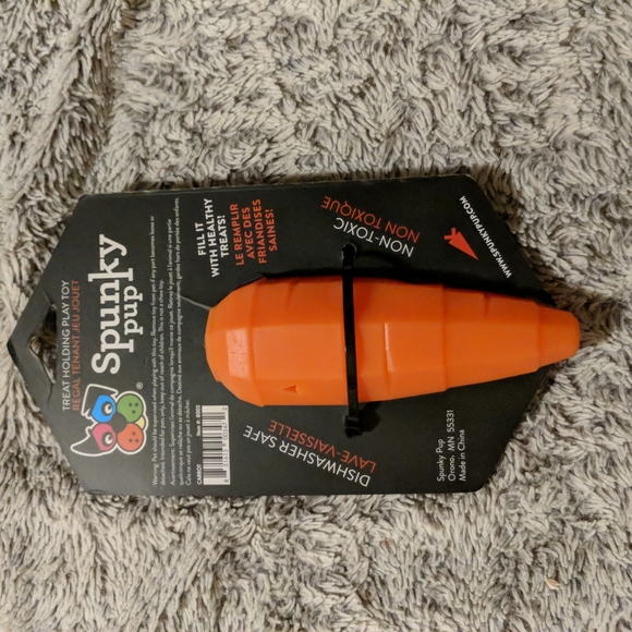 3/$25.00 Spunky Pup Carrot Treat Holding 🐕 Dog Toy - Picture 2 of 2
